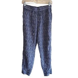 GAP cuffed Capri blue and white lightweight pants in women’s size small